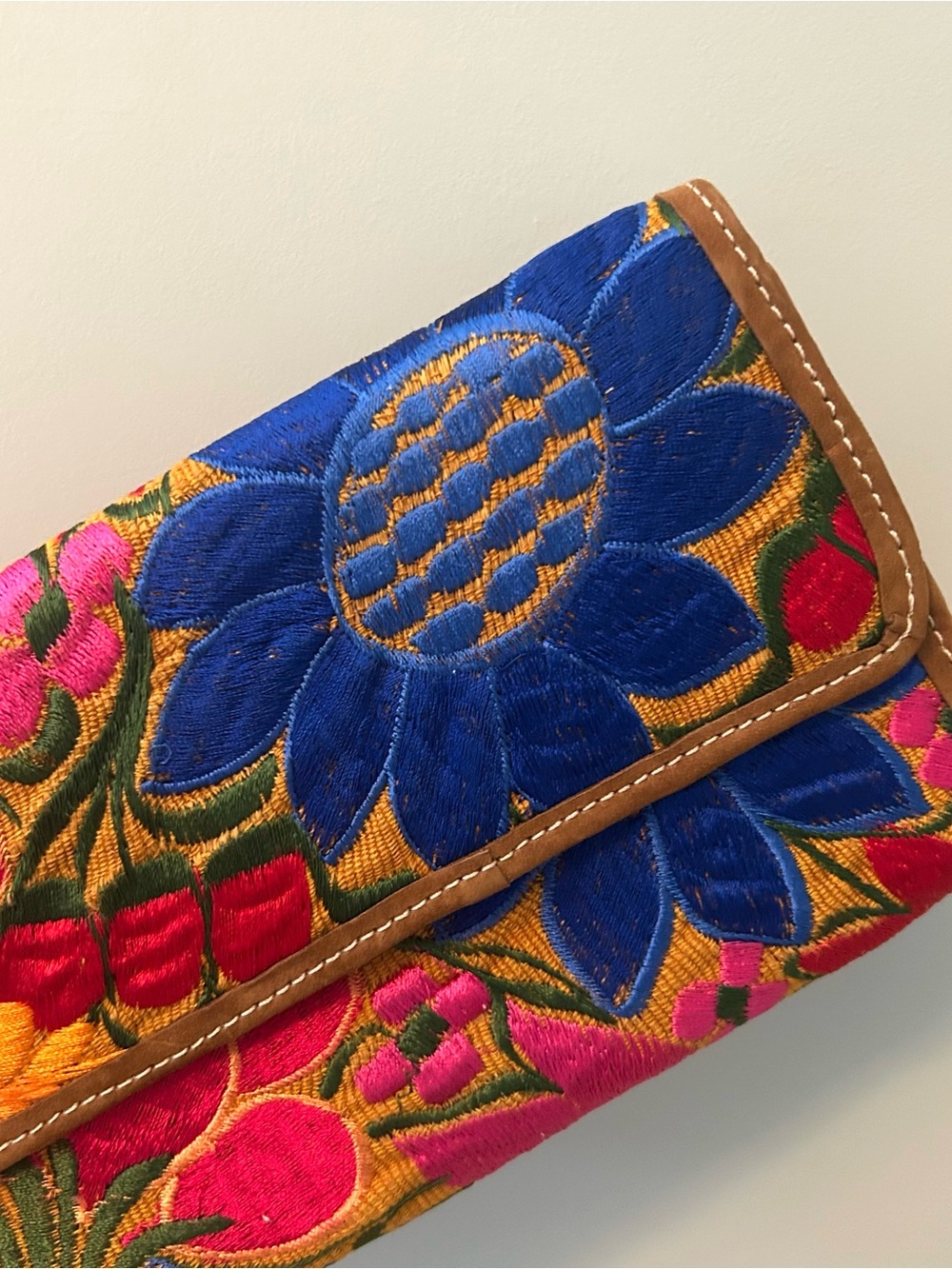 NWT Handmade Fair trade Embroidered Floral Clutch Fold over Zip Wallet - Picture 3 of 7
